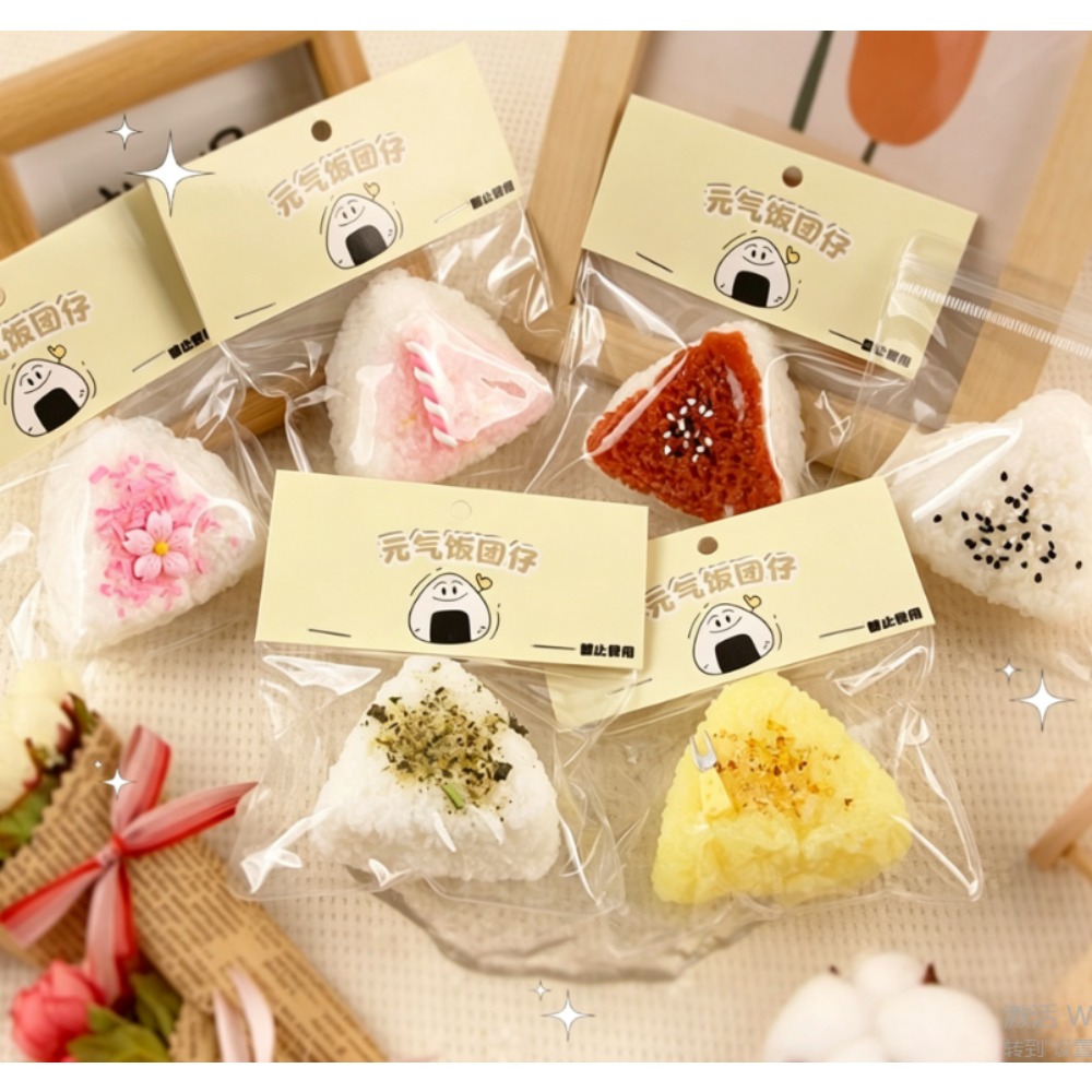 Food Snacks Gifts - Realistisch Sesam Driehoekige Rijstbal Squishy Snack