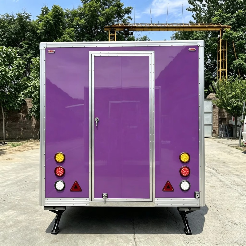 Moderne cateringtrailer met gr - Street Food Snacks recensie en prijs